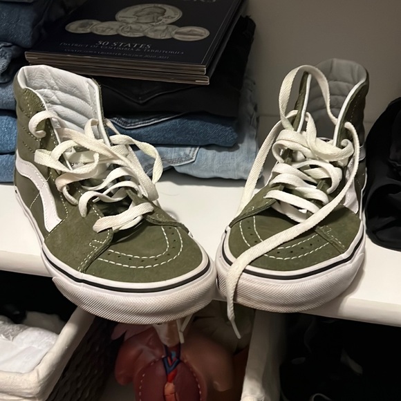Selling vans shoes. Barely used still in good condition - Picture 1 of 3